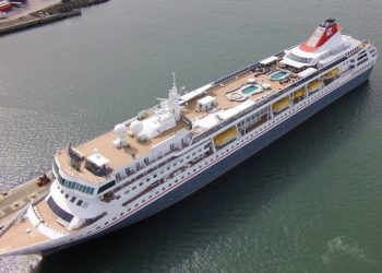 করোনায় আক্রান্ত জাহাজকে আশ্রয়, মানবিকতার আরেক নাম কিউবা!