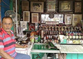 নীল আর্মস্ট্রং নাকি চাঁদে পা রেখেই ‘কল্পতরু’র পান মুখে পুরছেন! কলকাতার বুকেই ‘হাজার টাকার পান’