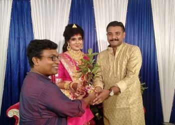 চারা গাছের সঙ্গে সেলফি, পরিবেশ বাঁচাতে ইকো-ফ্রেন্ডলি ম্যারেজের ভাবনা অধ্যাপকের