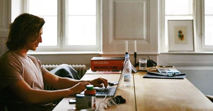 জেনে নিন ওয়ার্ক ফ্রম হোমের একঘেয়েমি কাটাতে কী কী করা যেতে পারে!