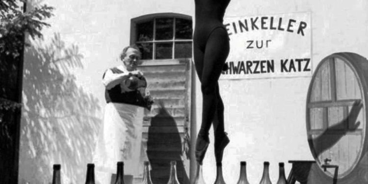 ঘুমিয়ে দেখা ‘স্বপ্ন’ সত্যি করেছিল যে মেয়ে