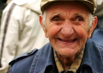 এক শতাব্দী পুরনো স্প্যানিশ ফ্লুর পর এবার করোনা থেকেও বেঁচে ফিরলেন ১০১ বছরের বৃদ্ধ!