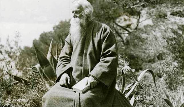 ময়ূর, কুকুর, শালিখ, পায়রাদের নিয়ে এভাবেই কবিগুরুর সকাল শুরু হত!