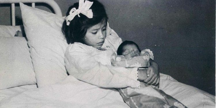 মাত্র ৫ বছরেই মা! একি গল্প নাকি সত্যিই রূপকথা?