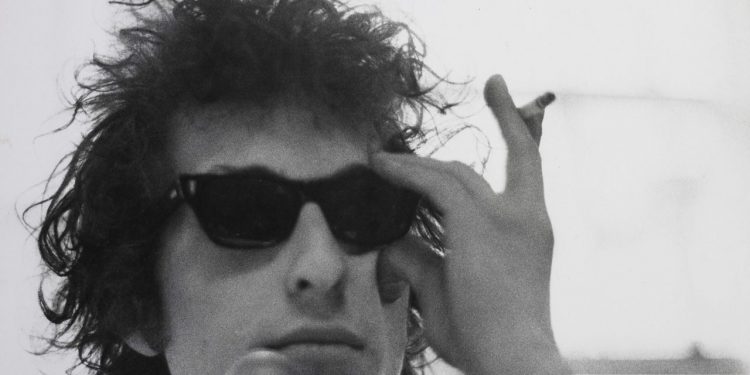 জর্জ ফ্লয়েডের মৃত্যুতে ক্ষুব্ধ, সমাজ সচেতন ‘রাফ এন্ড রাউডি’ ডিলান ফিরছেন নতুন অ্যালবামে!