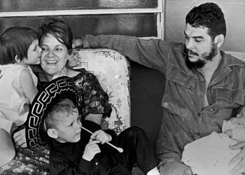 সন্তানদেরও বিপ্লবের সহযোদ্ধা ভাবতেন চে! বিপ্লবীর লেখা চিঠি আজও বয়ে চলেছে সেই প্রমাণ