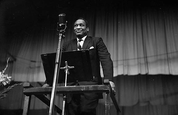 গানই ছিল তাঁর বিপ্লবের মূলমন্ত্র! তাই ‘ফ্লয়েড হত্যার জমানা’তেও সমান প্রাসঙ্গিক পল রবসন