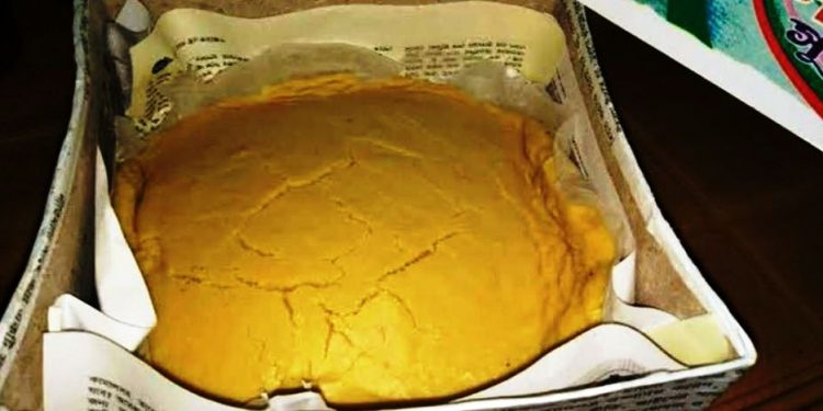 চেনা পরিচিত ক্ষীর নয়, আবার কিছুটা ক্ষীরের মতই! ওপার বাংলার ঐতিহ্যবাহী ‘পাতক্ষীরশা’য় মজেছেন ভিনদেশীরাও