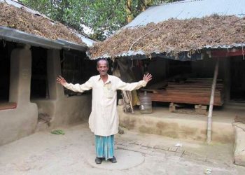 রান্না বাংলাদেশে অথচ খাওয়া-ঘুম ভারতে! এমনই এক বাড়ির বাসিন্দা রেজাউল মন্ডল!