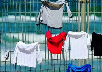 ব্যাচেলর পুরুষদের জন্য আবিষ্কার হয় বোতাম ছাড়া এক বিশেষ পোশাক, যার বর্তমানে নাম টি-শার্ট!