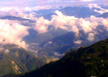 অজানা পাহাড়ি সুন্দরীর মনোরম পরিবেশে কাটানো বেশ কিছুদিন!