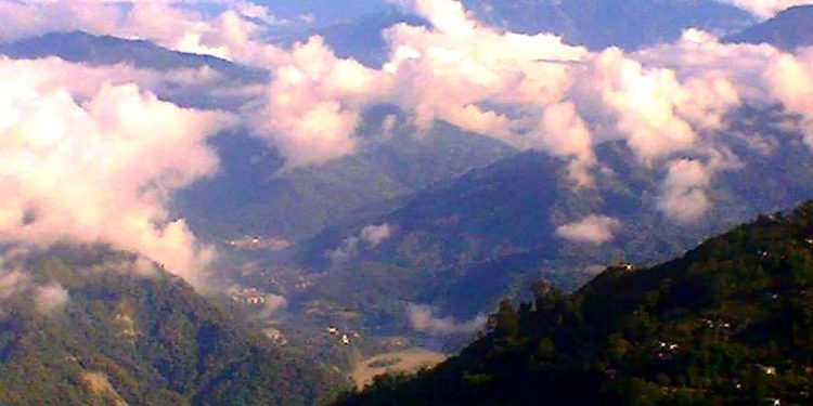 অজানা পাহাড়ি সুন্দরীর মনোরম পরিবেশে কাটানো বেশ কিছুদিন!