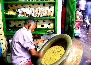 দেশভাগ, সাম্প্রদায়িক সম্প্রীতি এবং হাজি বিরিয়ানি! কীভাবে গড়ে উঠল বাংলাদেশের বিখ্যাত বিরিয়ানি ব্যবসা?