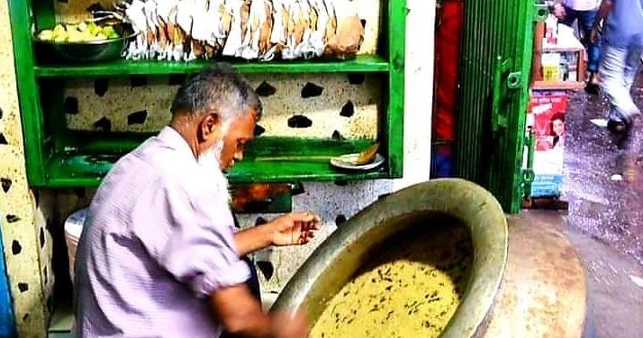 দেশভাগ, সাম্প্রদায়িক সম্প্রীতি এবং হাজি বিরিয়ানি! কীভাবে গড়ে উঠল বাংলাদেশের বিখ্যাত বিরিয়ানি ব্যবসা?