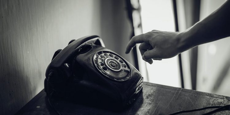 চিঠির প্রেম মিশেছিল ক্রিং ক্রিং শব্দে, অদ্ভুত নস্টালজিয়ায় জড়ানো আমাদের ছোটবেলার দোসর সে!