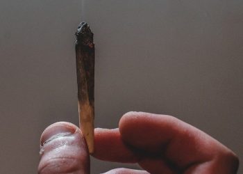 টালমাটাল টিনএজ (পর্ব – ১) – অন্ধকারের নেশায় তলিয়ে যাওয়া শহরের হাল হকিকৎ!