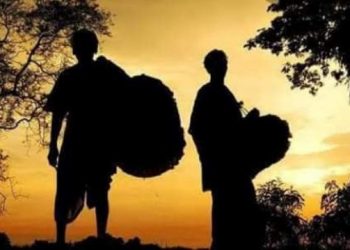 রুটি-রুজিতে লকডাউন! প্রথা অনুযায়ী মহালয়াতেও বায়না মেলেনি ঢাকিদের