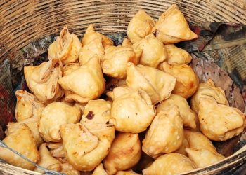 মধ্যপ্রাচ্য থেকে ভূ-ভারত, বিবর্তনের ইতিহাস হাতে মুচমুচে তেকোণা প্রেম!