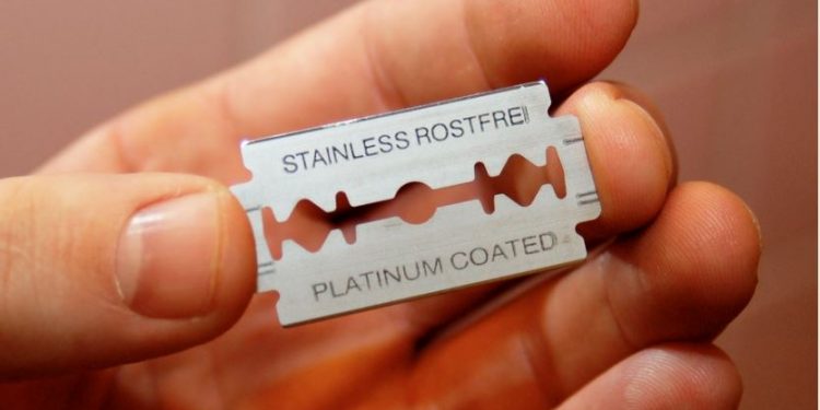 আবিষ্কারের পর কেটে গিয়েছে এক শতাব্দী! এখনও পর্যন্ত কেন অপরিবর্তিত ব্লেডের নকশা?