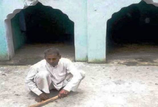 ধর্মীয় মৌলবাদের বিরুদ্ধে সম্প্রীতির ব্যারিকেড! ৭ বছর ধরে মসজিদ আগলাচ্ছেন এক হিন্দু!