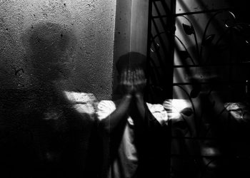 পুরুষ নির্যাতন! মদ্যপ স্ত্রীয়ের হাতে দৈনিক হেনস্থার শিকার স্বামী!