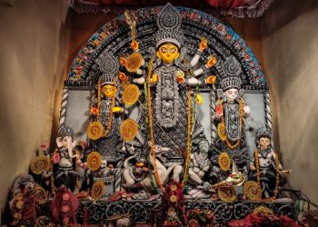 হেঁটে নয়! ভার্চুয়াল পুজোয় এবারে শহরের ঠাকুর দেখুন নেটে!