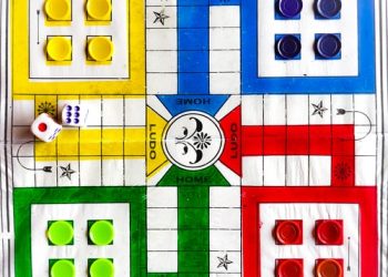 সাপ লুডো খেলার উৎপত্তি কোন দেশে? এ প্রশ্নের উত্তরে লুকিয়ে এক চমৎকার ইতিহাস!