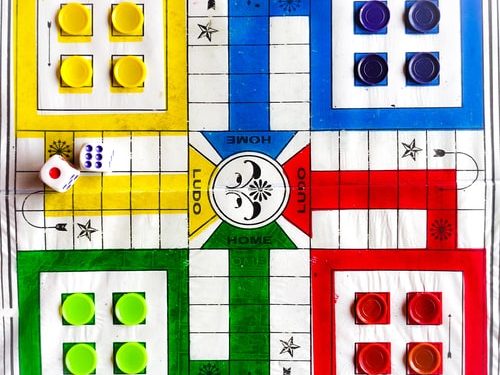 সাপ লুডো খেলার উৎপত্তি কোন দেশে? এ প্রশ্নের উত্তরে লুকিয়ে এক চমৎকার ইতিহাস!