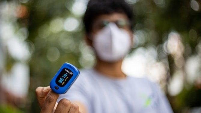 সাবধান! অক্সিমিটার অ্যাপে আঙুল ছোঁয়াতেই নিমেষে ফাঁকা হতে পারে ব্যাঙ্ক অ্যাকাউন্ট