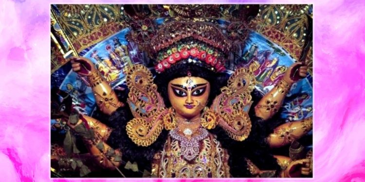 ১০ হাজার টাকার সন্দেশ, ১০৮ টি পদ্ম নিয়ে খোদ লর্ড ক্লাইভ এসেছিলেন এই পুজো দেখতে!