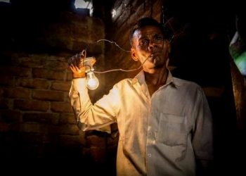 বিদ্যুৎ খেয়েই শক্তি পান ভারতের এই বিদ্যুৎ মানব!