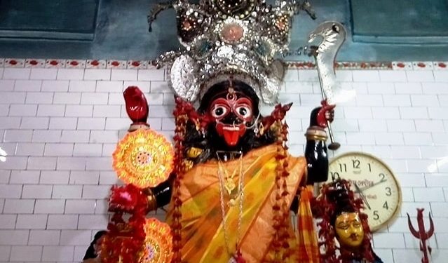 মা সারদার চোখে দুই ডাকাত দেখল রক্তচক্ষু কালীকে, ভুল বুঝে তাঁরা শরণাপন্ন হলেন মায়ের!