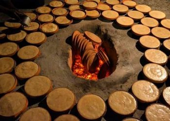 স্বাদে অতুলনীয় মুখে দিলে যেন অমৃত, বগুড়া শহর আজও একইভাবে প্রসিদ্ধ দইয়ের সমাহারে!