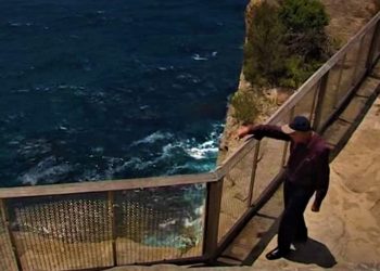 ‘চলুন না, বাড়িতে একটু চা খাবেন।’ আত্মহত্যার দরজা থেকে অগুনতি মানুষকে ফিরিয়েছেন যিনি!