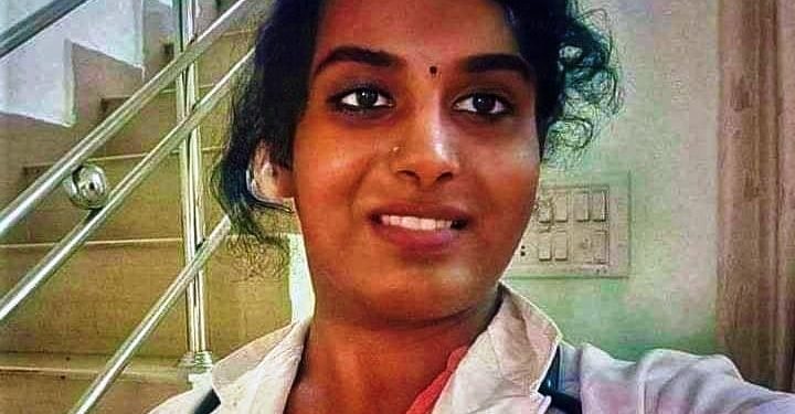 সমাজের তাচ্ছিল্যকে গিলে হজম করেই সফল, প্রথম রূপান্তরকামী ডাক্তার কেরলের ডাঃ ভি এস প্রিয়া