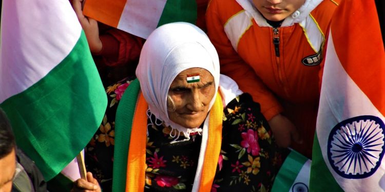 হাজার বিবর্তনের কাঁধে চেপেই এল ভারতের এই তিনরঙা জাতীয় পতাকাটি!