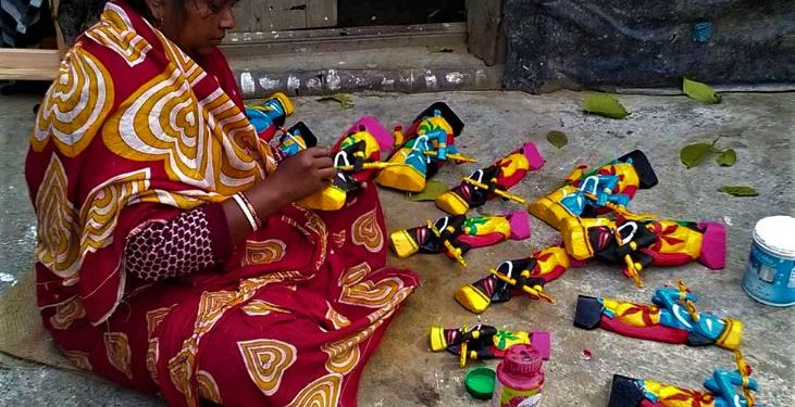 ভিডিও গেমসের যুগেও কাঠের পুতুলে ছেয়ে এই গ্রাম! বাংলার লোক শিল্পে আজও মোহিত বিশ্ববাসী