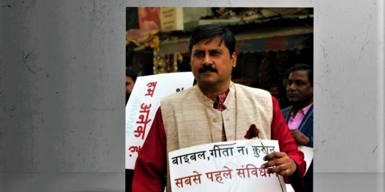 পাশে থাকার প্রতিশ্রুতিতে নেই ধর্মের রঙ! ভিনধর্মের যুগলদের আশ্রয় দিচ্ছেন আসিফ