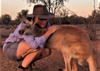 রোজ সকালে উঠেই ‘জাদু কি ঝাপ্পি’! কুইন অ্যাবির তরফে কৃতজ্ঞতার প্রকাশ এভাবেই?