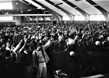 গুলিও থামাতে পারেনি! মাতৃভাষার জন্য স্কুল ইউনিফর্মেই পড়ুয়াদের আমৃত্যু মিছিল!