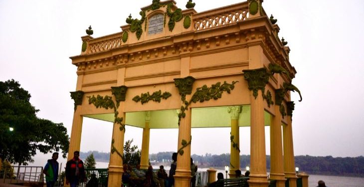 চন্দননগর স্ট্র্যান্ডের শিল্পকলায় তাজ্জব হন নিশ্চয়ই! জানেন এর পেছনে রয়েছে কার হাত?