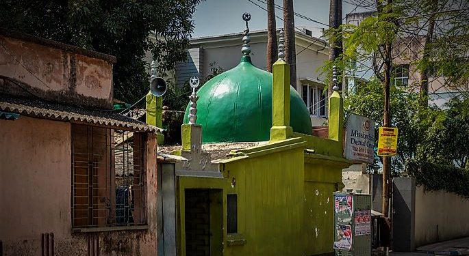 কলকাতার নামী মসজিদের মাঝে বালিগঞ্জে সগৌরবে দাঁড়িয়ে ক্ষুদ্রতম মসজিদটিও