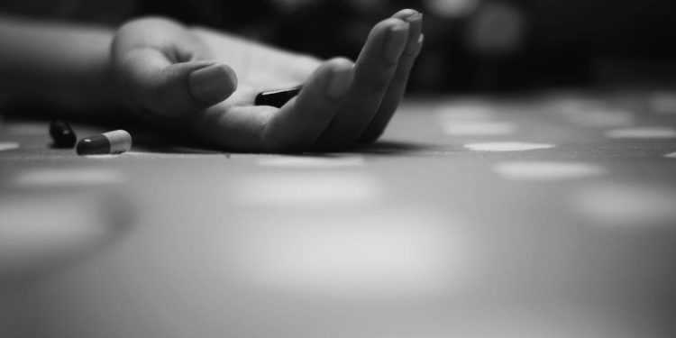 ছেলের মৃত্যুতে অভিযুক্ত প্রেমিকার শাস্তি দাবী করায় ‘মা’কে মারার চেষ্টা!