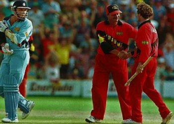 ১৩৪ রান পুঁজি! ব্রিটিশদের বিরুদ্ধে জিম্বাবোয়ের চোয়াল চাপা লড়াইয়ের রূপকথা!