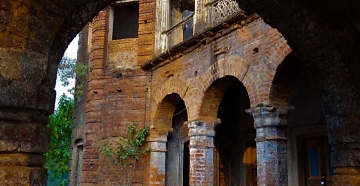 আদি বাংলার ঐতিহ্যের উত্তরসূরী হয়েও অবহেলিত ‘মন্দিরময় লালগড়’