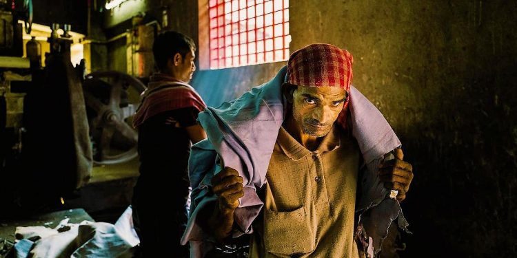 মানিব্যাগ থেকে টেকসই জুতো, বাংলার ঐতিহ্যে জুড়ে বানতলার চর্মনগরী