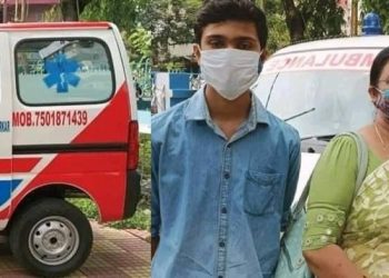 ঘরে বসে মাইনের অভিযোগকে থাপ্পড়! বেতনের টাকায় অ্যাম্বুলেন্স শিক্ষিকার