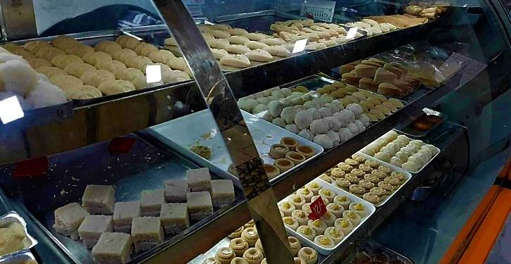 বারাসাতের এই মিষ্টির দোকানে আসতেন কিশোর কুমার থেকে উত্তম কুমার!