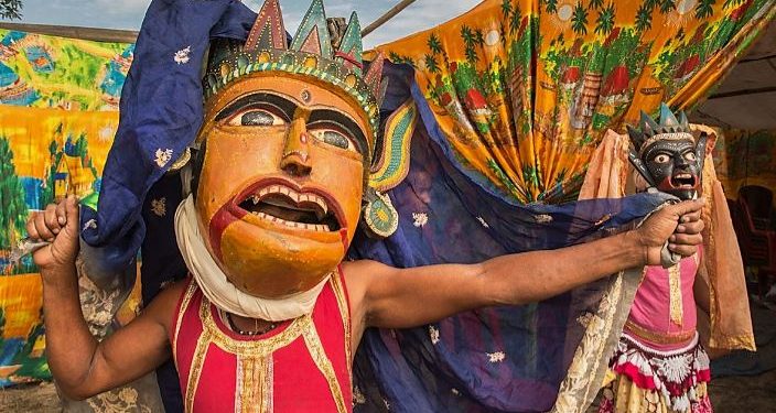 মুখোশেও নাকি আছে প্রাণ, জিআই ট্যাগ প্রাপ্ত কুশমন্ডির এই অনন্য সৃষ্টি!