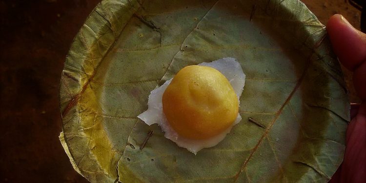 ছানার রাজ্যে ব্যতিক্রম, ছোলার বেসনে তৈরি বেলিয়াতোড়ের ‘মেচা সন্দেশ’!